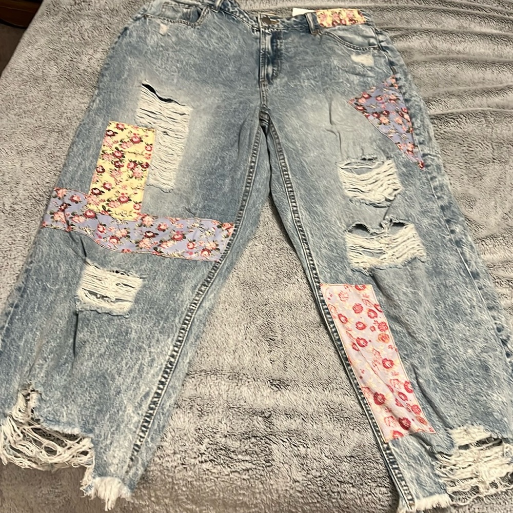 New with tag patch work jeans. Super cute.